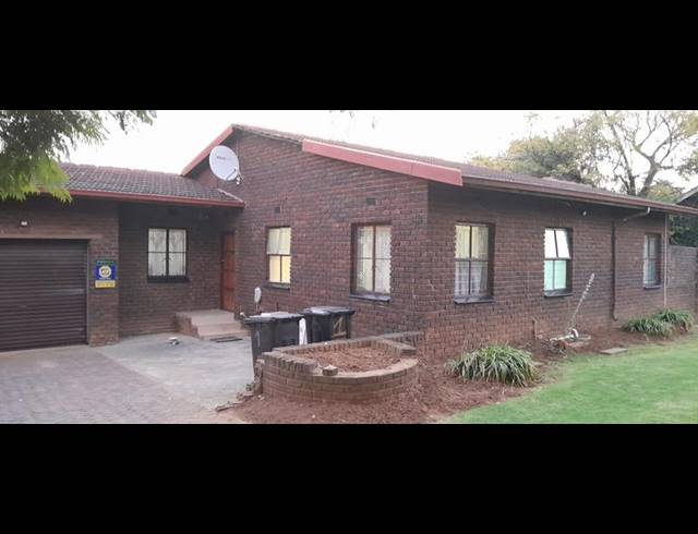 3 BEDROOM HOUSE FOR SALE IN BIRCHLEIGH NORTH